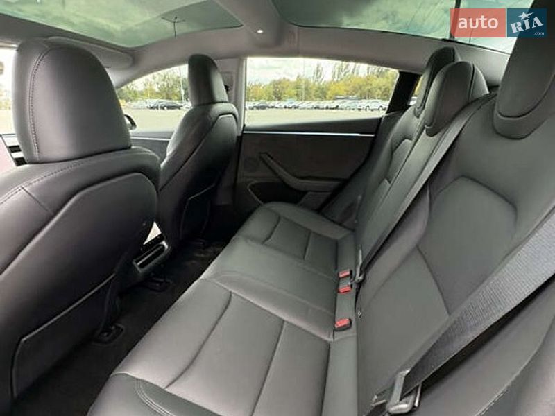Седан Tesla Model 3 2024 в Києві