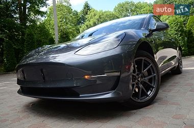 Седан Tesla Model 3 2022 в Трускавці