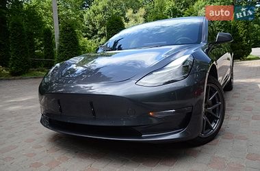 Седан Tesla Model 3 2022 в Трускавці