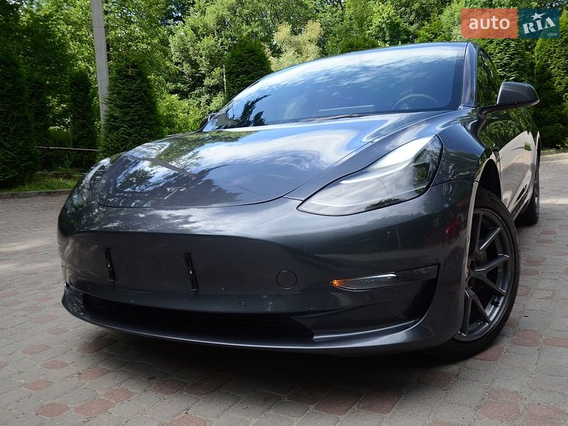 Седан Tesla Model 3 2022 в Трускавці