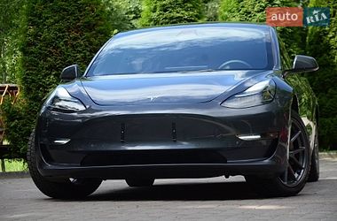 Седан Tesla Model 3 2022 в Трускавці