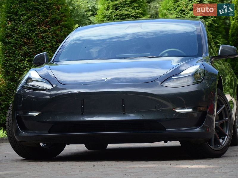 Tesla Model 3 2022
