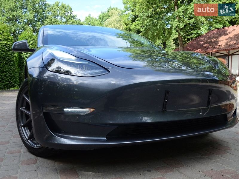 Седан Tesla Model 3 2022 в Трускавці
