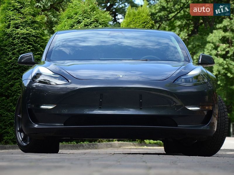 Седан Tesla Model 3 2022 в Трускавці