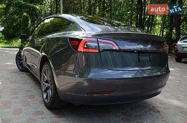 Седан Tesla Model 3 2022 в Трускавці
