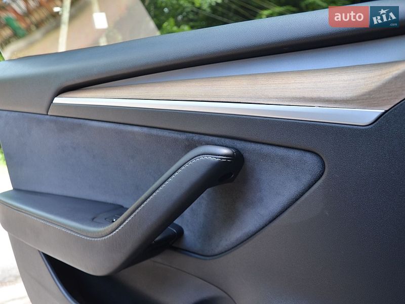 Седан Tesla Model 3 2022 в Трускавці