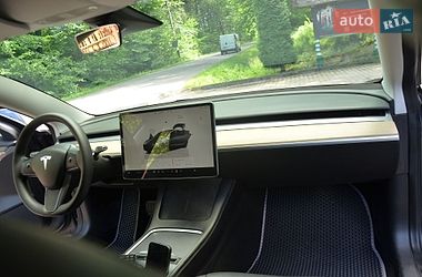 Седан Tesla Model 3 2022 в Трускавці