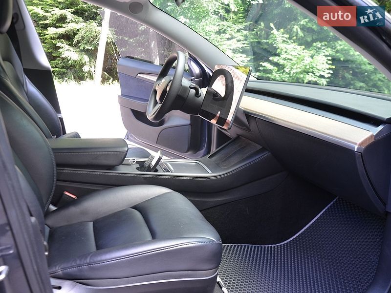 Седан Tesla Model 3 2022 в Трускавці