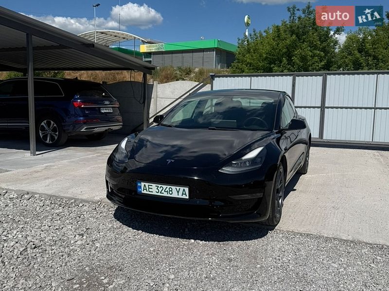 Седан Tesla Model 3 2020 в Кам'янському
