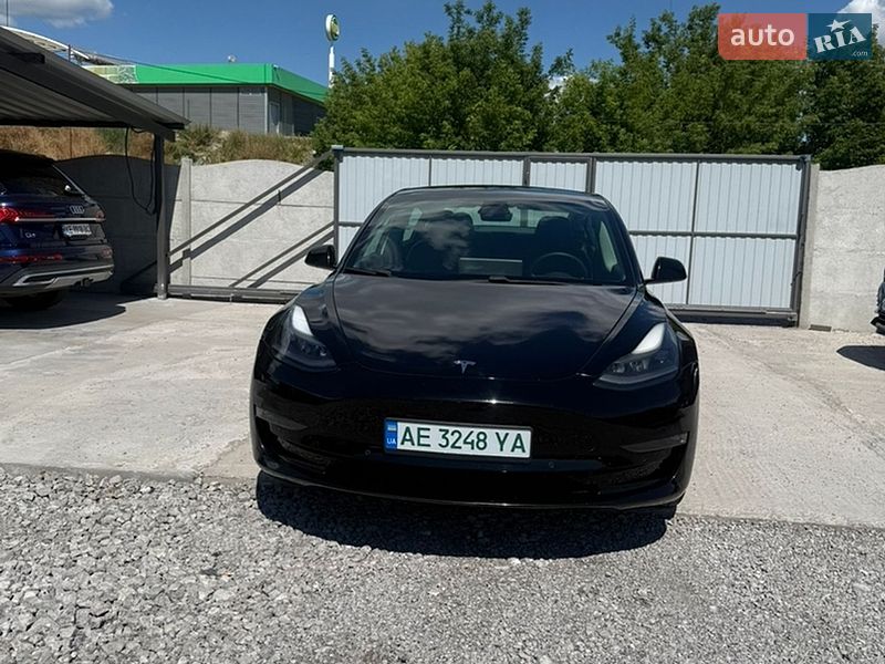 Седан Tesla Model 3 2020 в Кам'янському