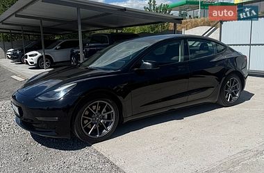 Седан Tesla Model 3 2020 в Кам'янському
