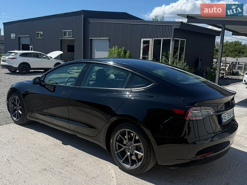 Седан Tesla Model 3 2020 в Кам'янському
