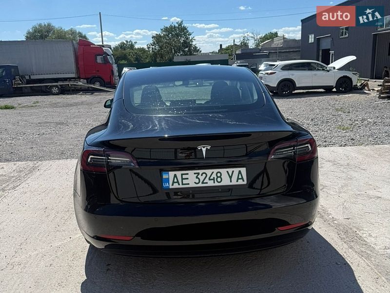 Седан Tesla Model 3 2020 в Кам'янському