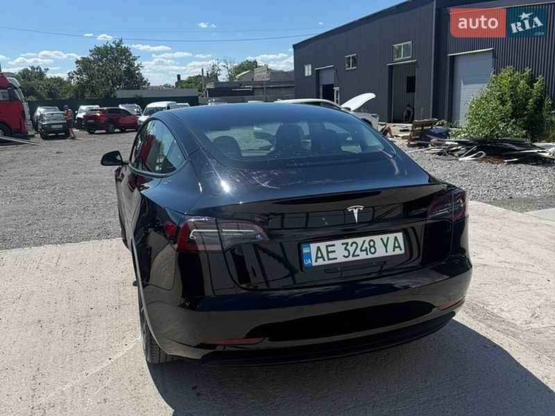 Седан Tesla Model 3 2020 в Кам'янському