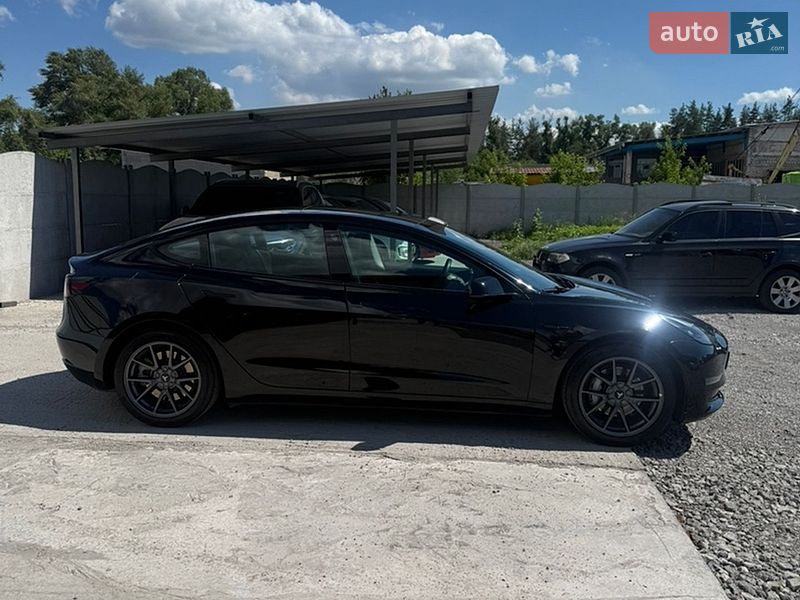 Седан Tesla Model 3 2020 в Кам'янському