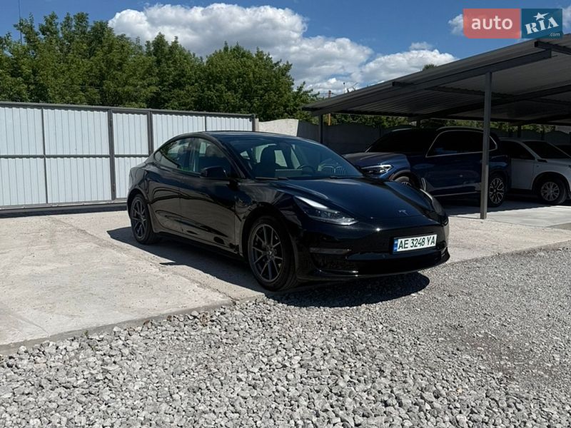 Седан Tesla Model 3 2020 в Кам'янському