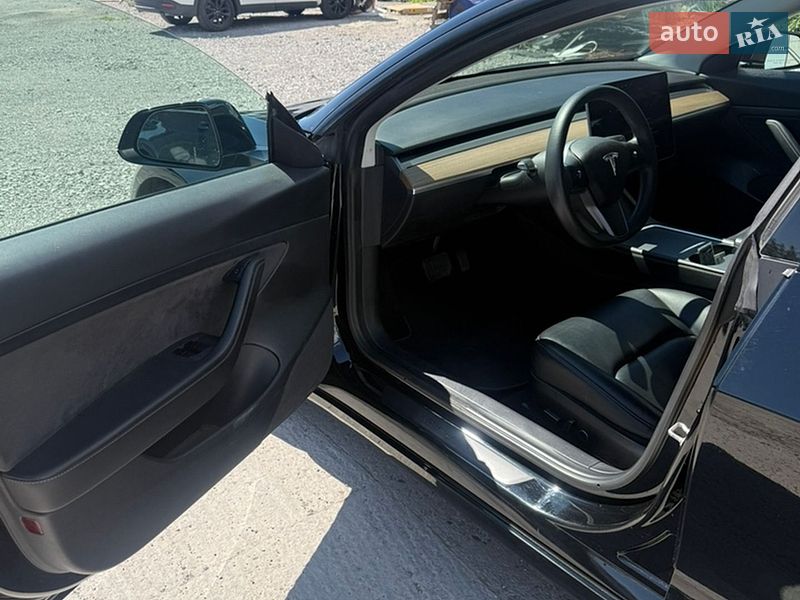 Седан Tesla Model 3 2020 в Кам'янському