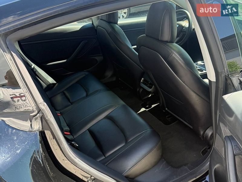 Седан Tesla Model 3 2020 в Кам'янському
