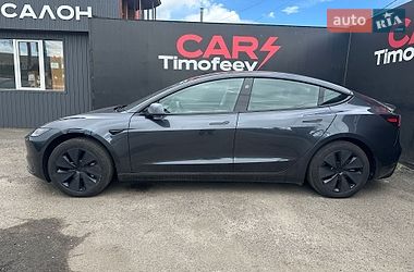 Седан Tesla Model 3 2025 в Киеве