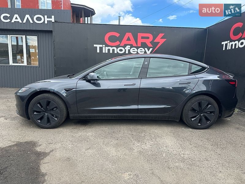 Седан Tesla Model 3 2025 в Киеве