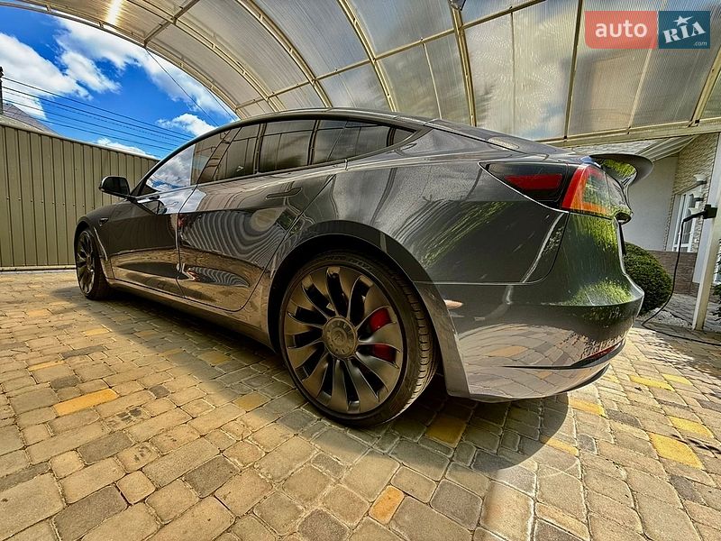 Седан Tesla Model 3 2022 в Киеве
