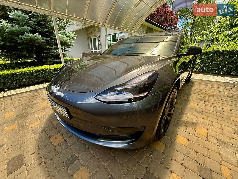 Седан Tesla Model 3 2022 в Киеве