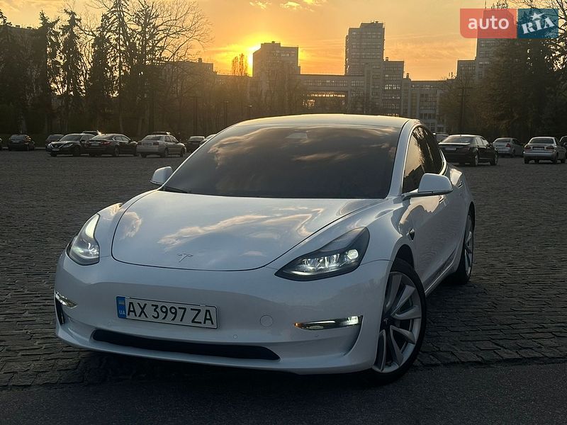 Tesla Model 3 2020