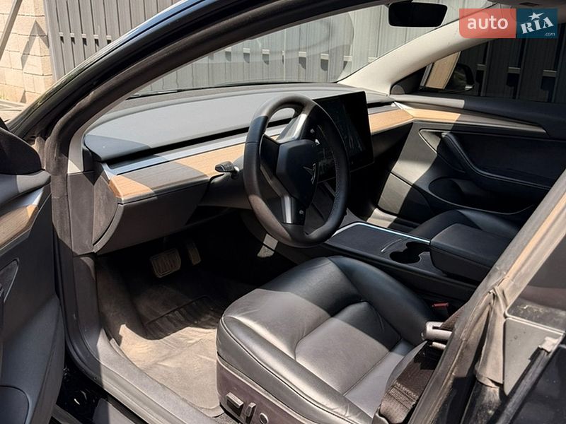 Седан Tesla Model 3 2022 в Днепре