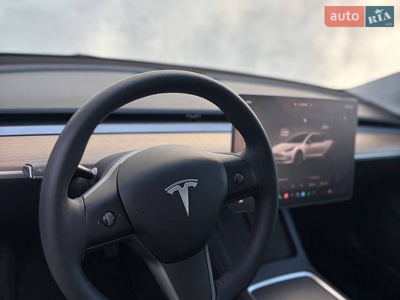Седан Tesla Model 3 2023 в Львове