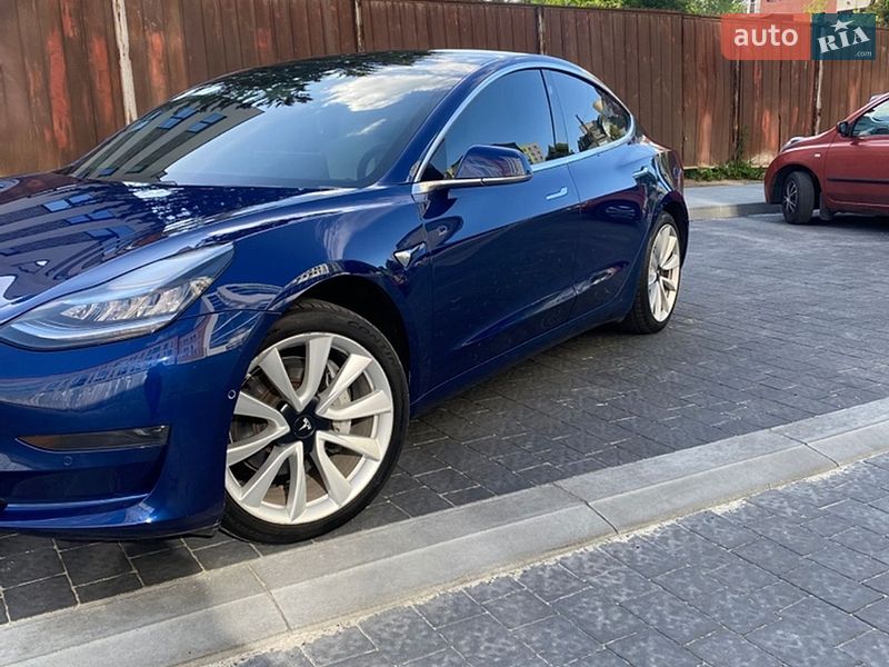 Седан Tesla Model 3 2019 в Львове