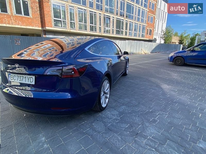 Седан Tesla Model 3 2019 в Львове