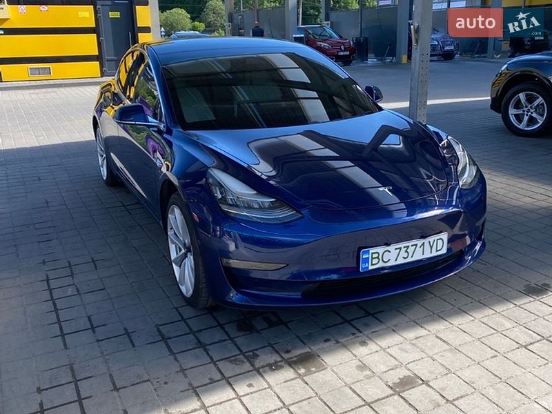 Седан Tesla Model 3 2019 в Львове