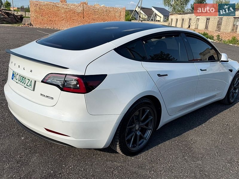 Седан Tesla Model 3 2022 в Луцке