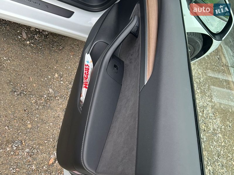 Седан Tesla Model 3 2022 в Луцке