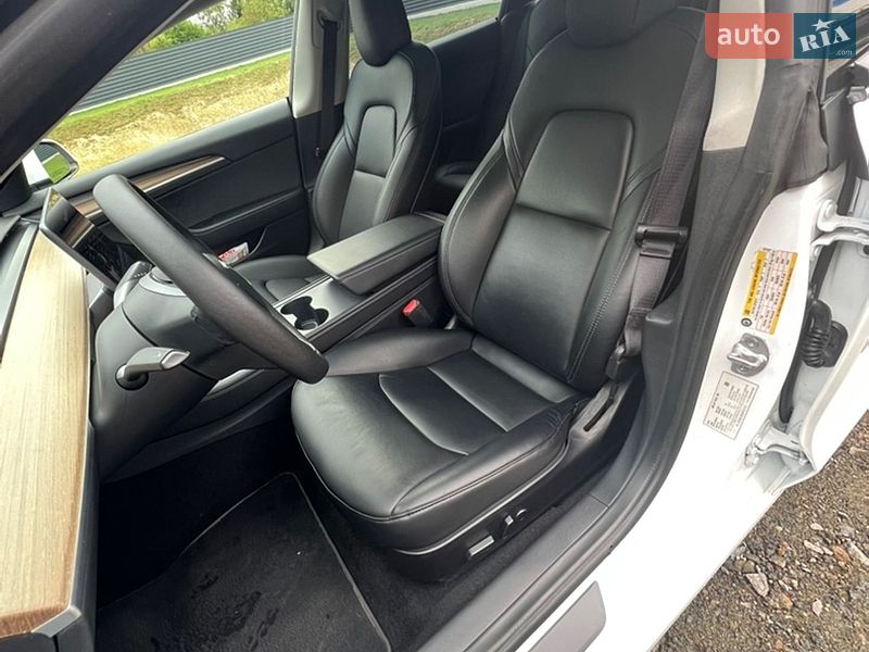Седан Tesla Model 3 2022 в Луцке