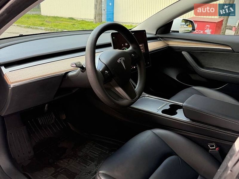 Седан Tesla Model 3 2023 в Днепре