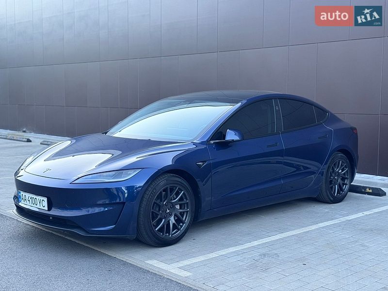 Седан Tesla Model 3 2024 в Киеве