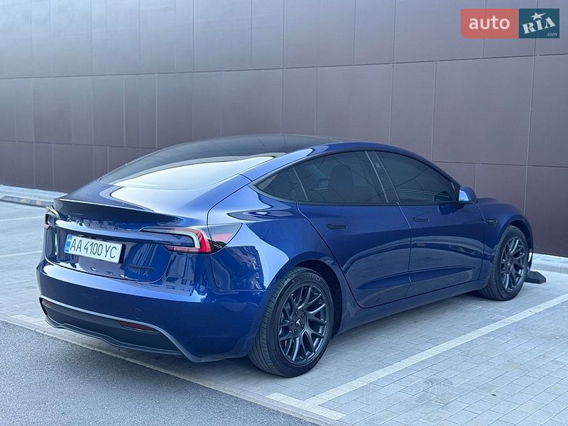 Седан Tesla Model 3 2024 в Киеве