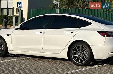 Седан Tesla Model 3 2020 в Львові