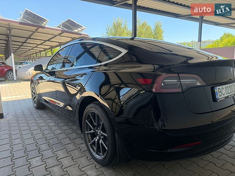 Седан Tesla Model 3 2019 в Шептицькому