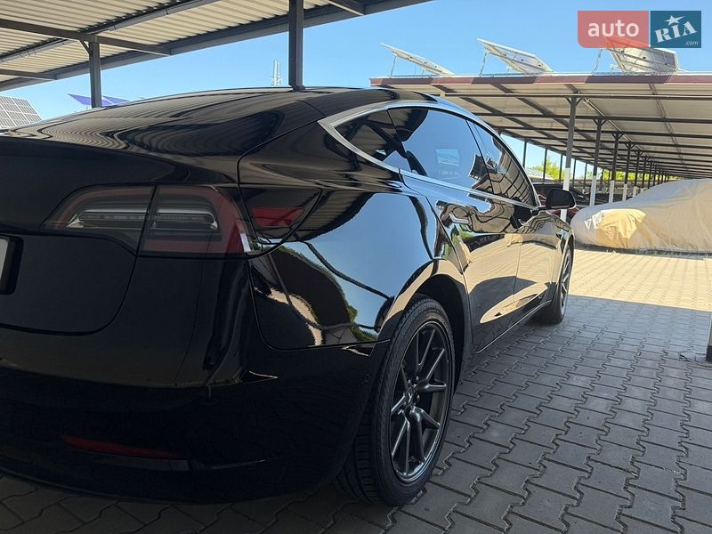 Седан Tesla Model 3 2019 в Шептицькому