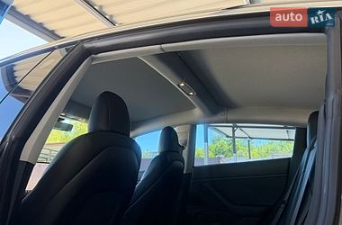 Седан Tesla Model 3 2019 в Шептицькому