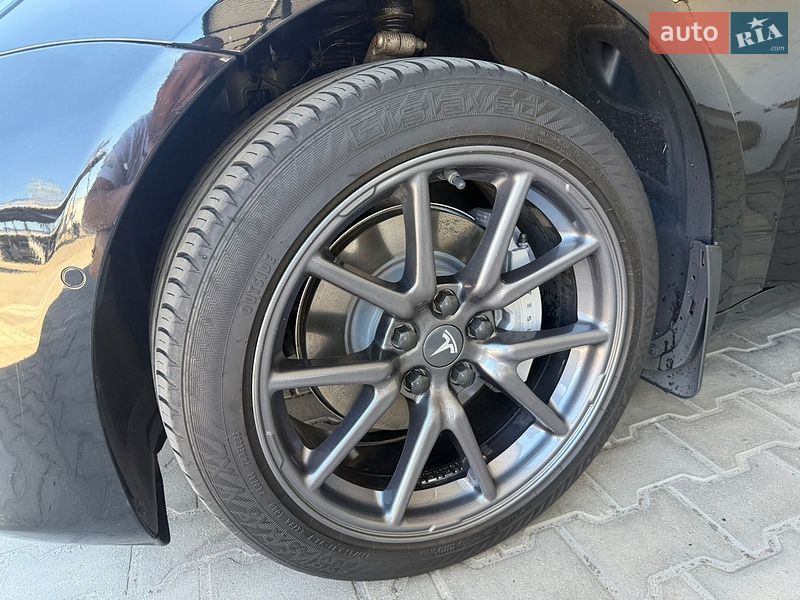 Седан Tesla Model 3 2019 в Шептицькому