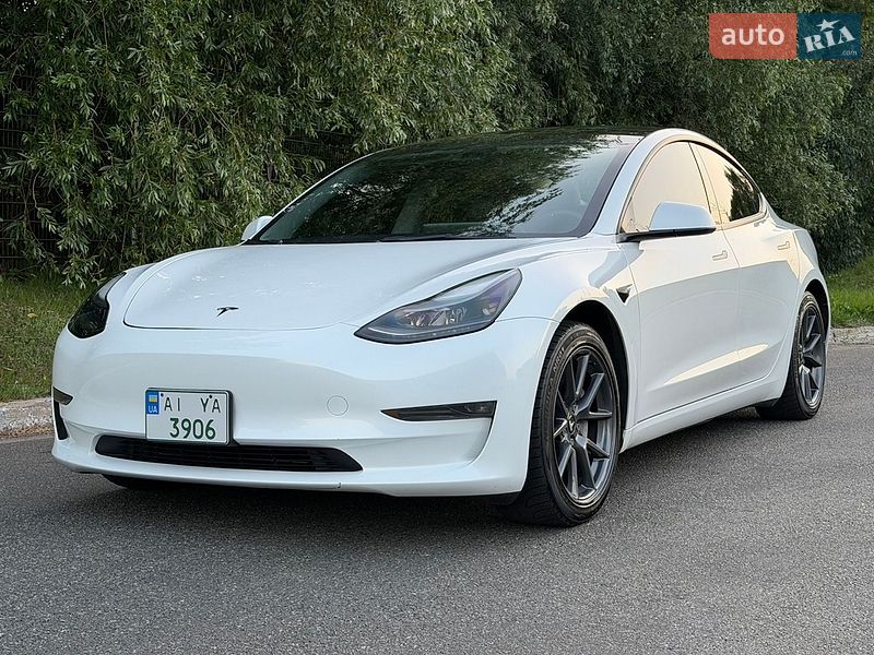 Седан Tesla Model 3 2022 в Киеве