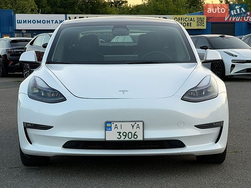 Седан Tesla Model 3 2022 в Киеве
