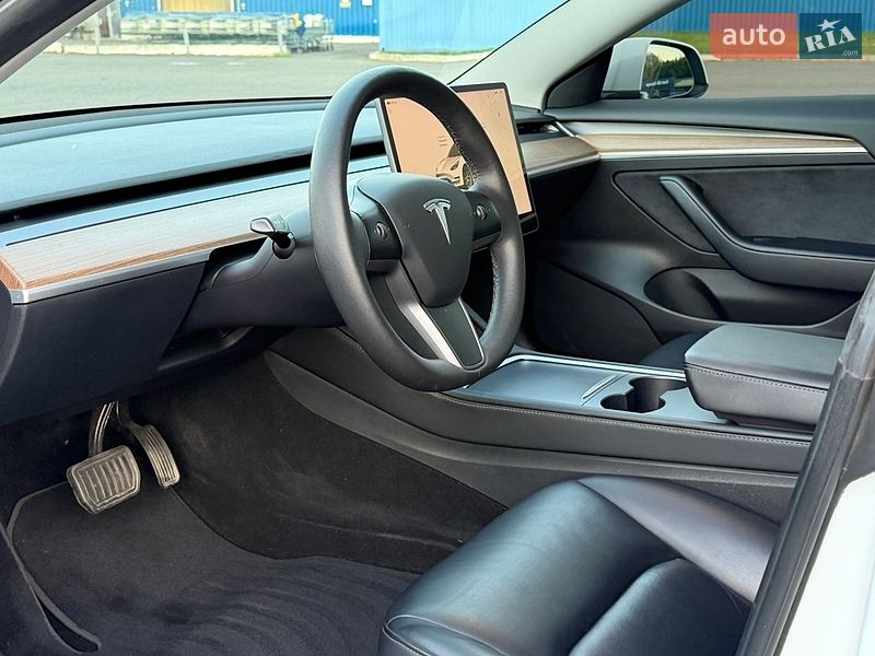 Седан Tesla Model 3 2022 в Киеве
