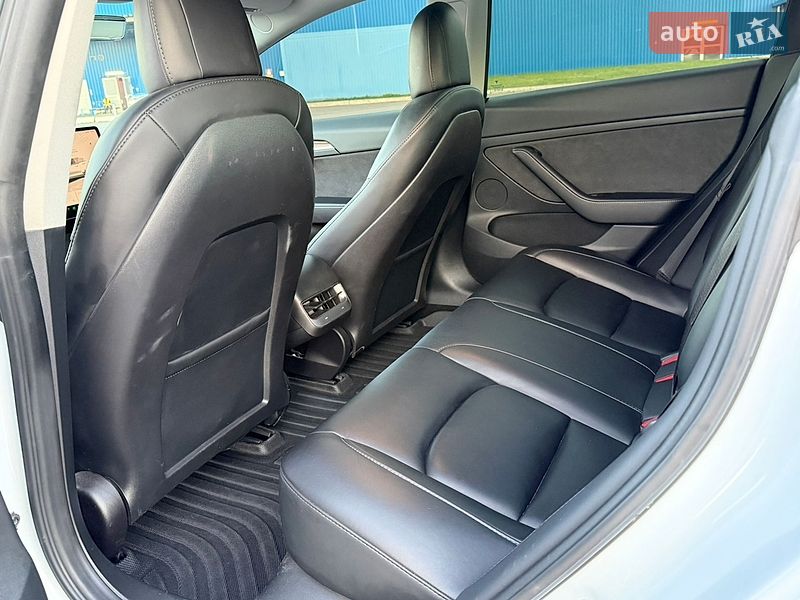 Седан Tesla Model 3 2022 в Киеве