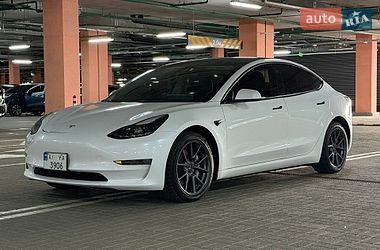Седан Tesla Model 3 2022 в Киеве