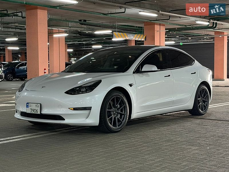 Седан Tesla Model 3 2022 в Киеве
