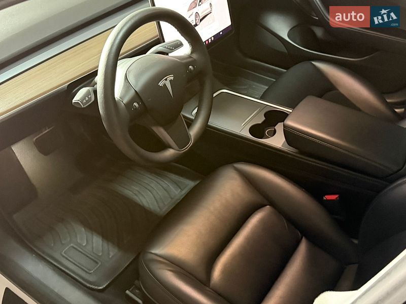 Седан Tesla Model 3 2022 в Киеве